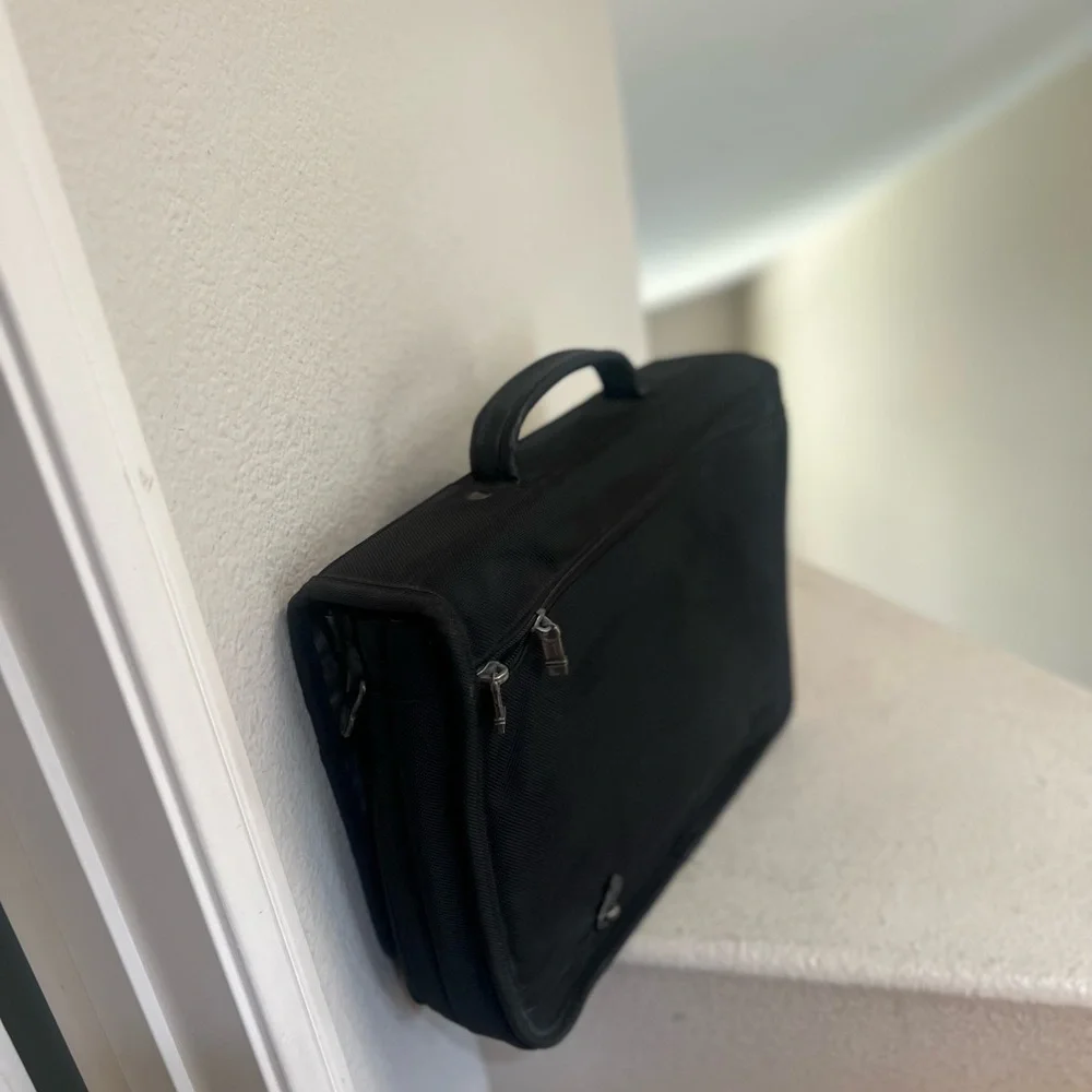 Tumi Black‎ 16”x12”x6” Expandable Laptop/Briefcase Shoulder/Crossbody Bag